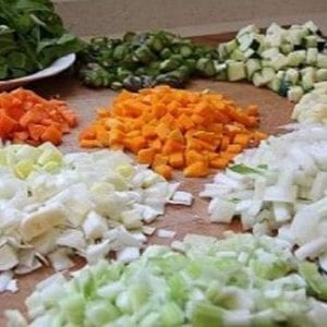 Verdura picada lista para vender